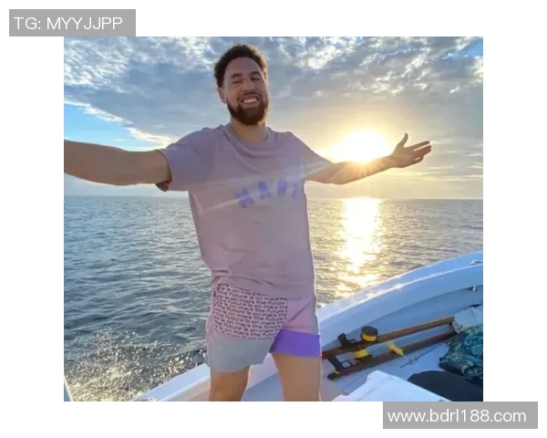 克莱汤普森如何在NBA赛场上重塑自我与球队的辉煌之路 克莱汤普森如何在NBA赛场上重塑自我与球队的辉煌之路